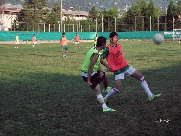 AÇIN BU MEMLEKETİN ÇOCUKLARININ ÖNÜNÜ !