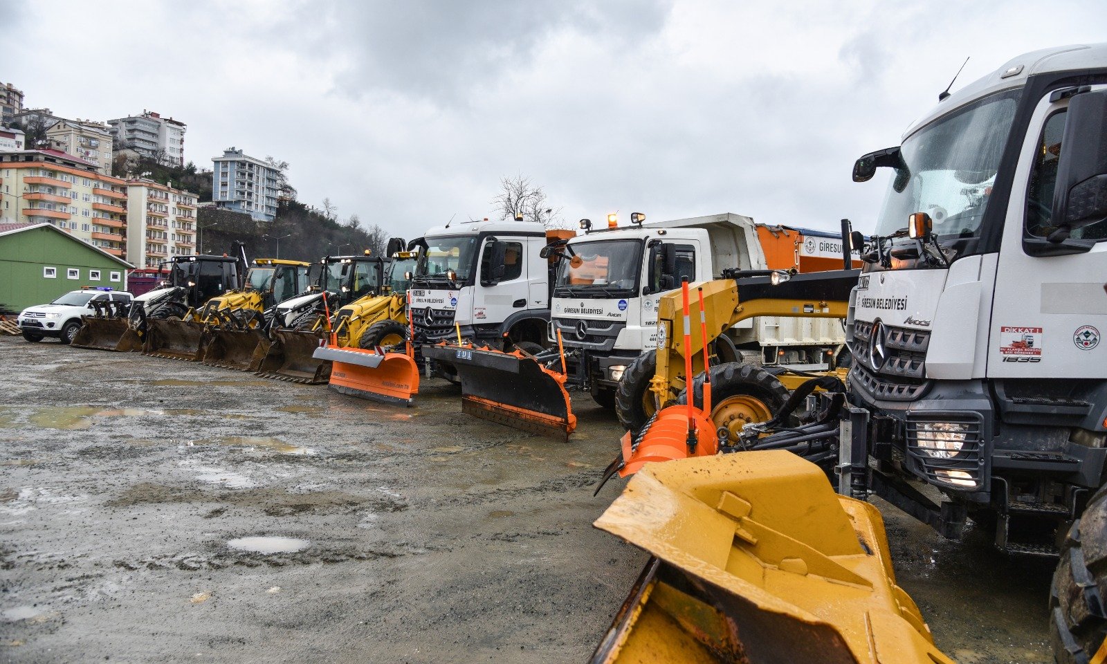 BELEDİYE KAR TEYAKKUZUNDA