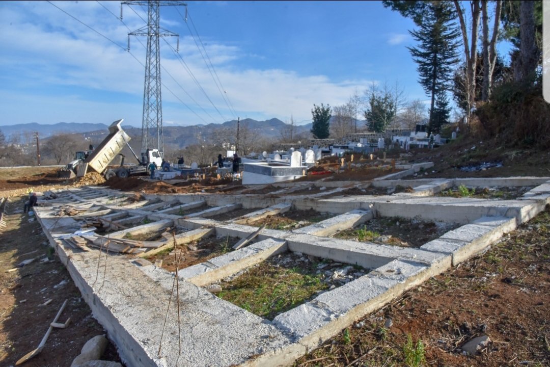 İKİNCİ ŞEHİR MEZARLIĞININ EKSİKLERİ GİDERİLİYOR