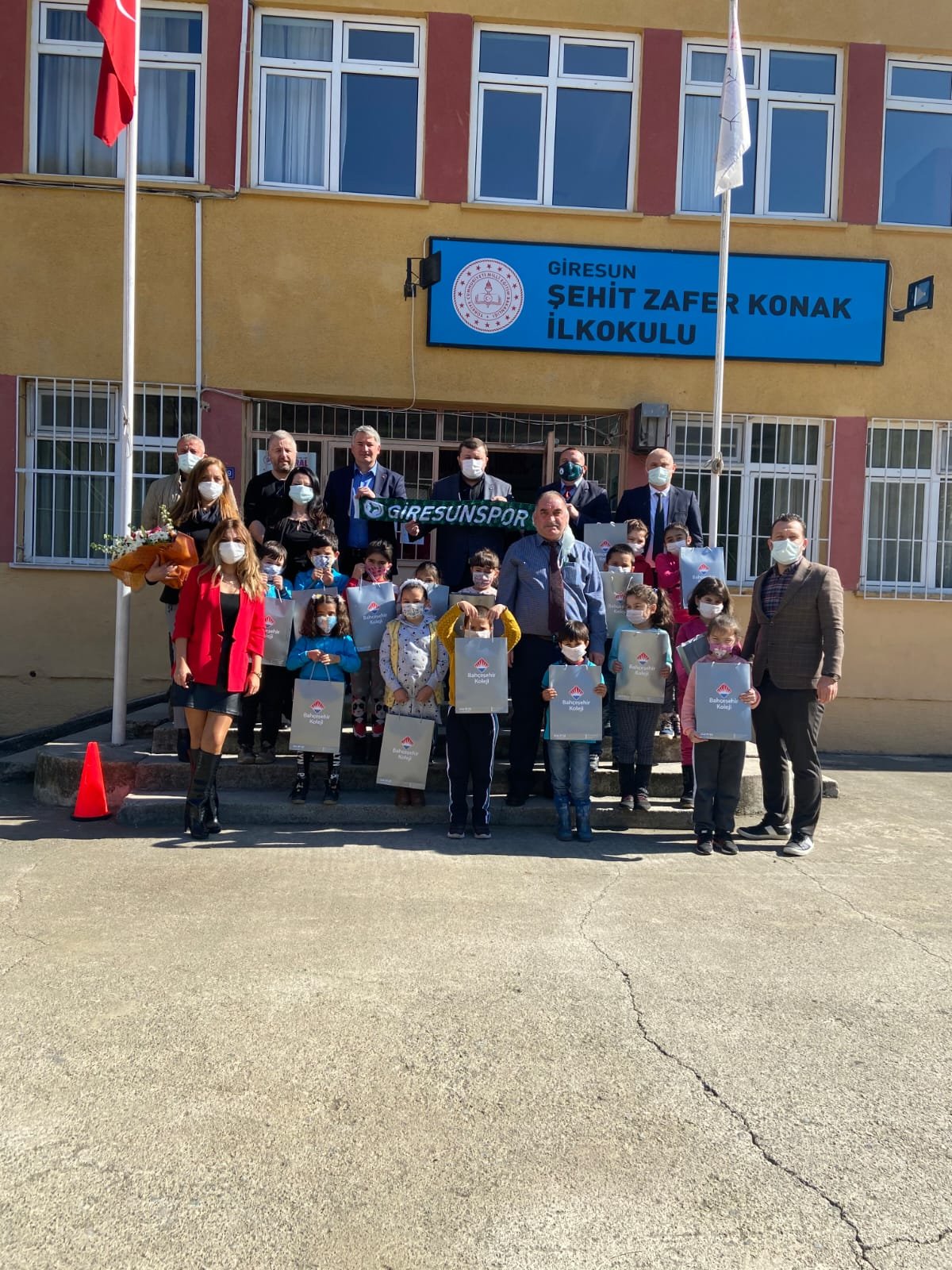 Bahçeşehir koleji köy okullarının yanında