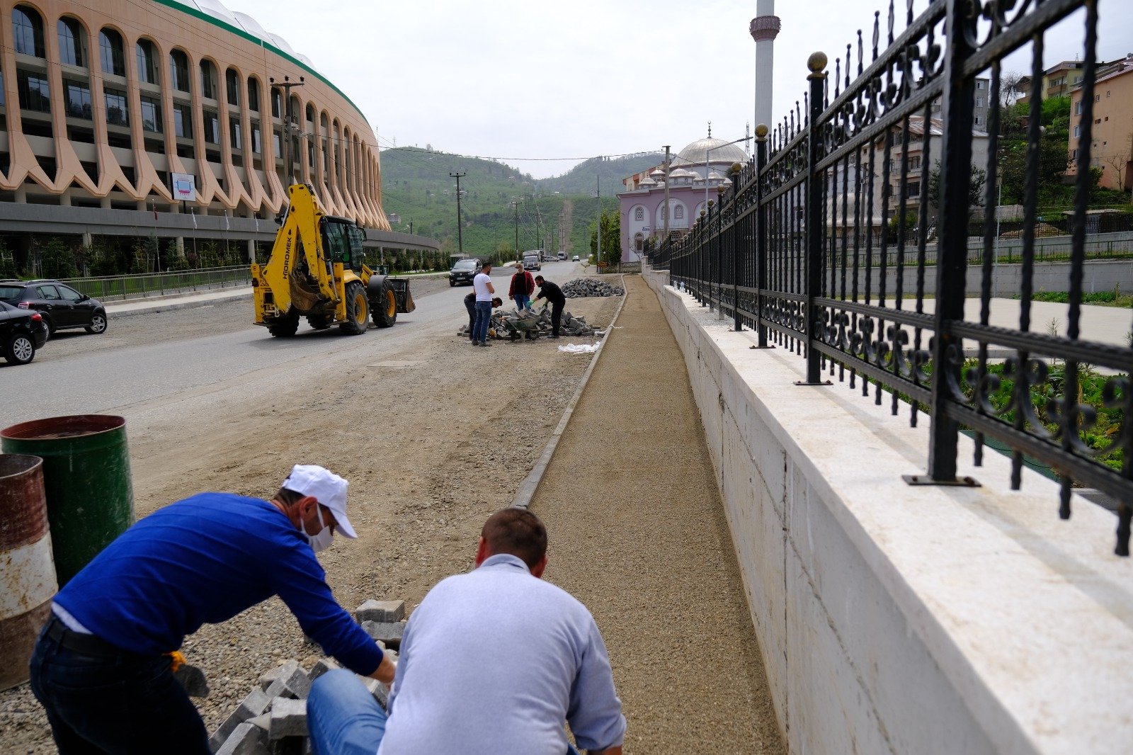 AKSU MAHALLESİ’NDE 1200 M’LİK KALDIRIM ÇALIŞMASI