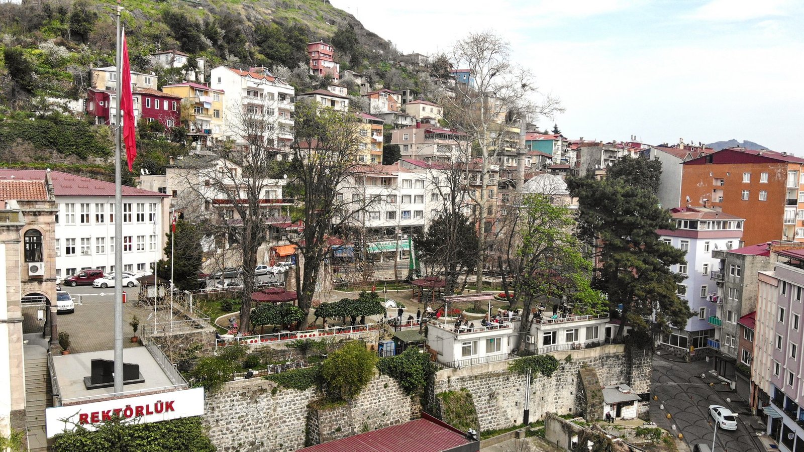 TARİHİ MİLLET BAHÇESİ GÖZ KAMAŞTIRIYOR