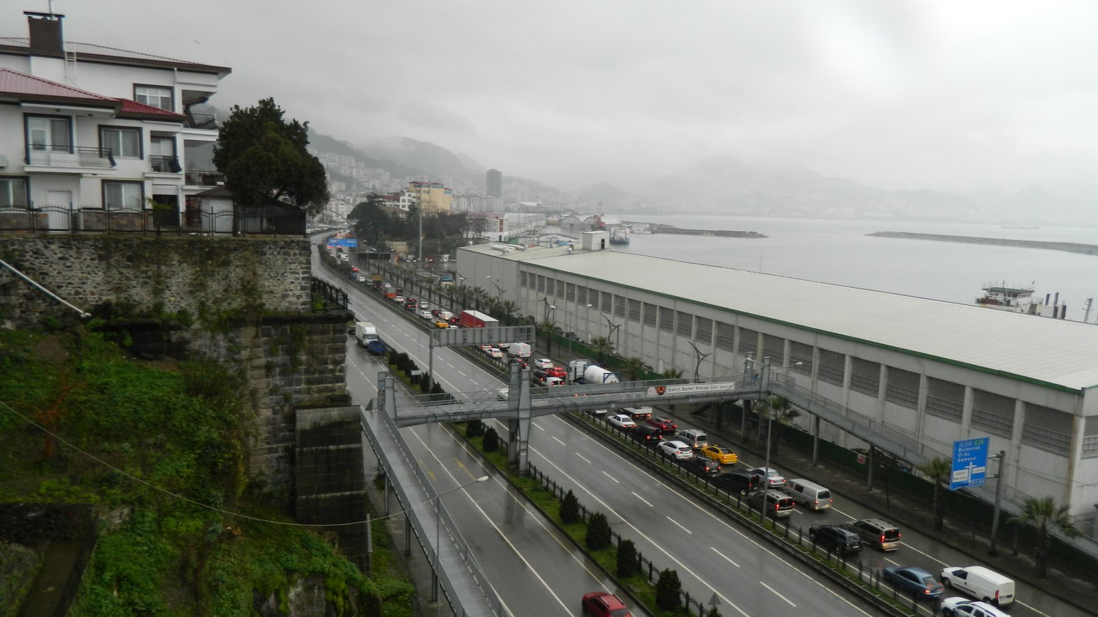 ŞİKAYET EDİLEN TESİSTEN MISIR KOKUSU GÜZELLİĞİ YAYILIYOR!