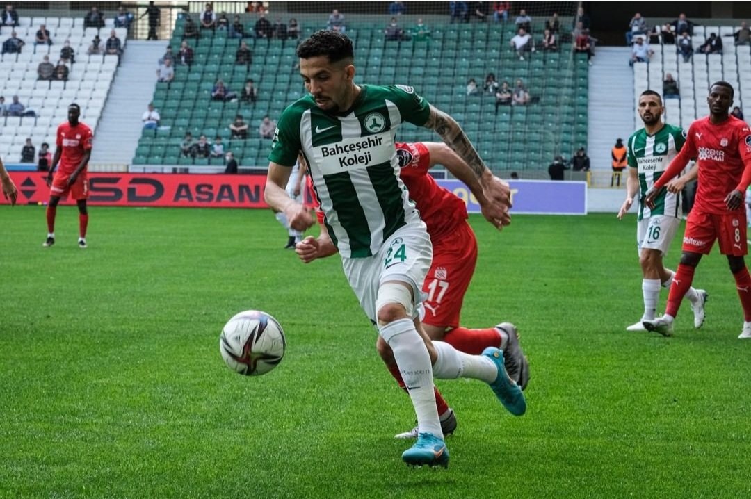 FLAVİO GÖZ KAMAŞTIRIYOR!