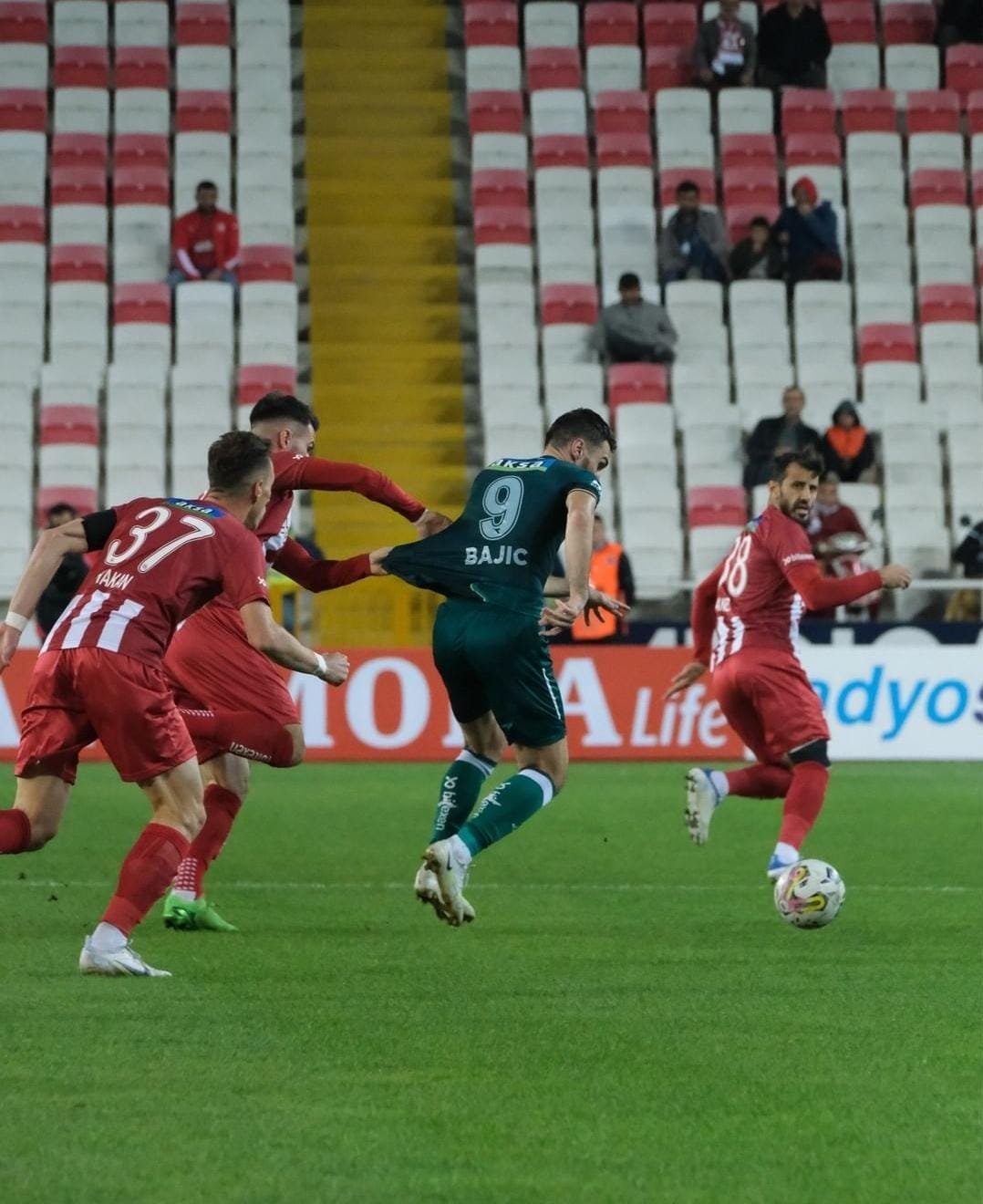 KENDİNİZE GELİN BEYLER !