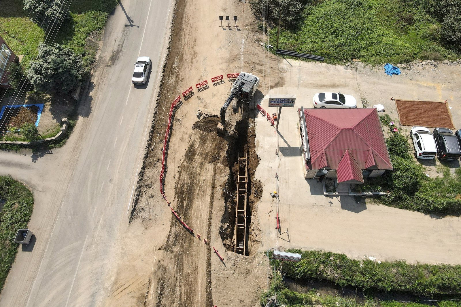 1200 NÜFUSLU 16 YILLIK MAHALLENİN KANALİZASYON SORUNU TARİHE KARIŞIYOR