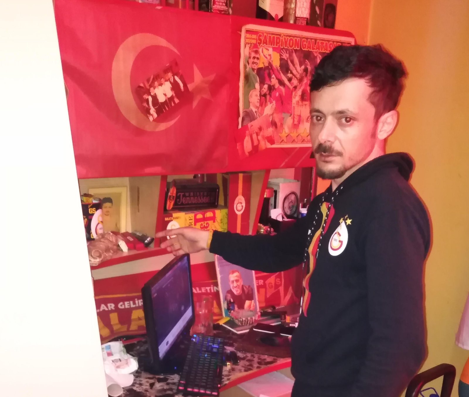 HIRSIZ GİRDİĞİ EVİN ANAHTARINI DA ÇALDI!