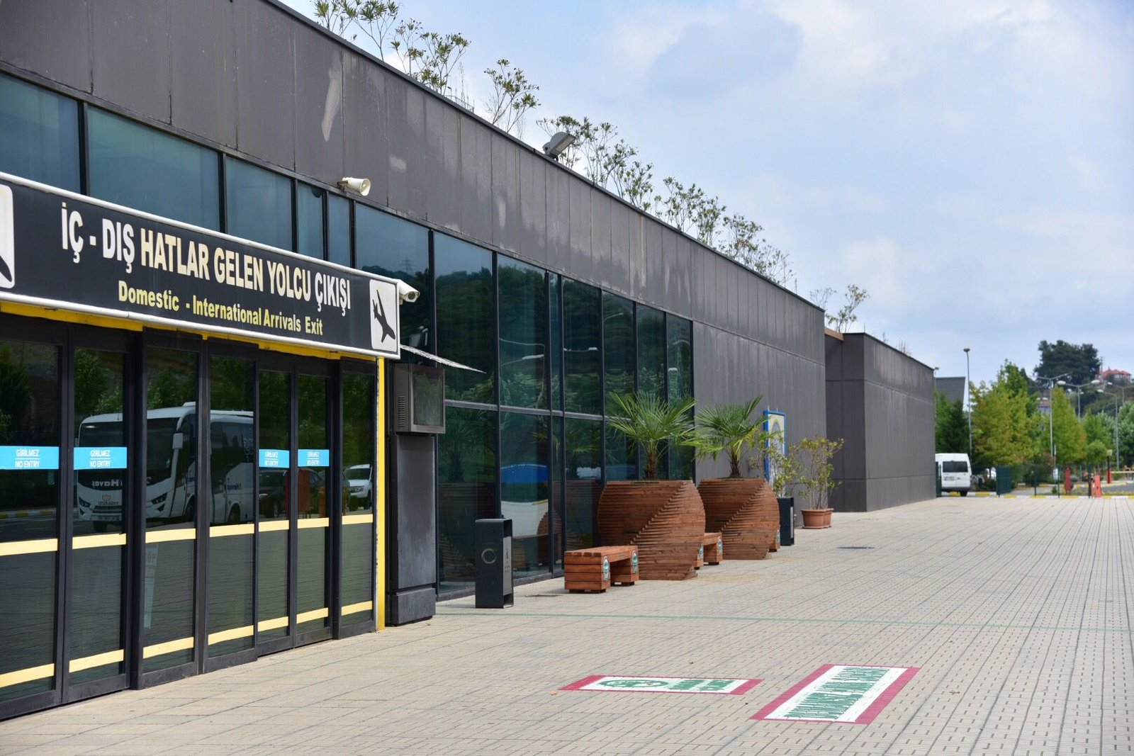 ORDU-GİRESUN HAVALİMANI’NA ŞIK OTURMA GRUPLARI YERLEŞTİRİLDİ