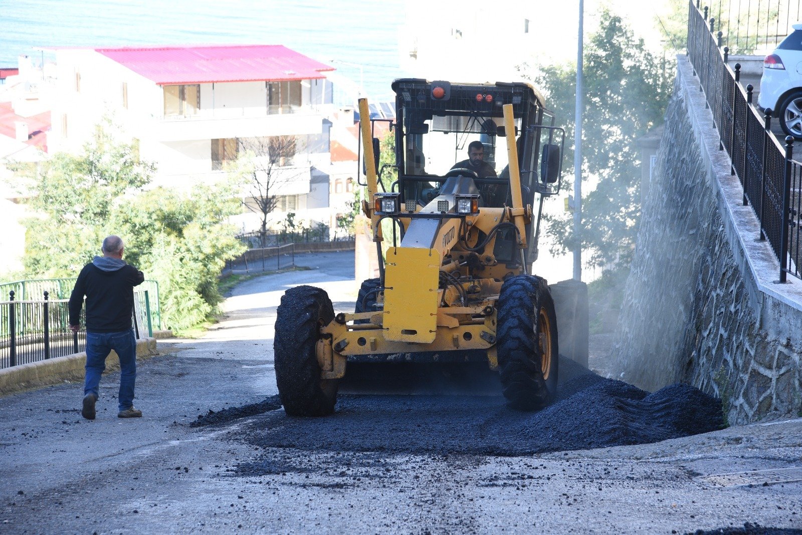 GİRESUN’DA SICAK ASFALT ÇALIŞMALARI İLE ULAŞIMDA KONFOR ARTIYOR