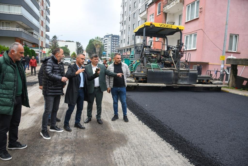 BAŞKAN ŞENLİKOĞLU ASFALT ÇALIŞMALARINI YERİNDE TAKİP ETTİ