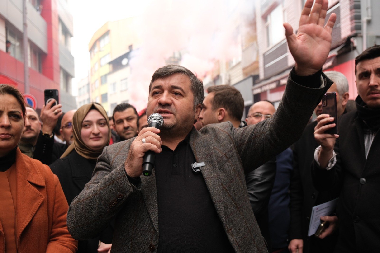ŞENLİKOĞLU: “BİZLER İŞÇİMİZİN TERİ KURUMADAN HAKKINI VEREN ANLAYIŞIN TEMSİLCİLERİYİZ”