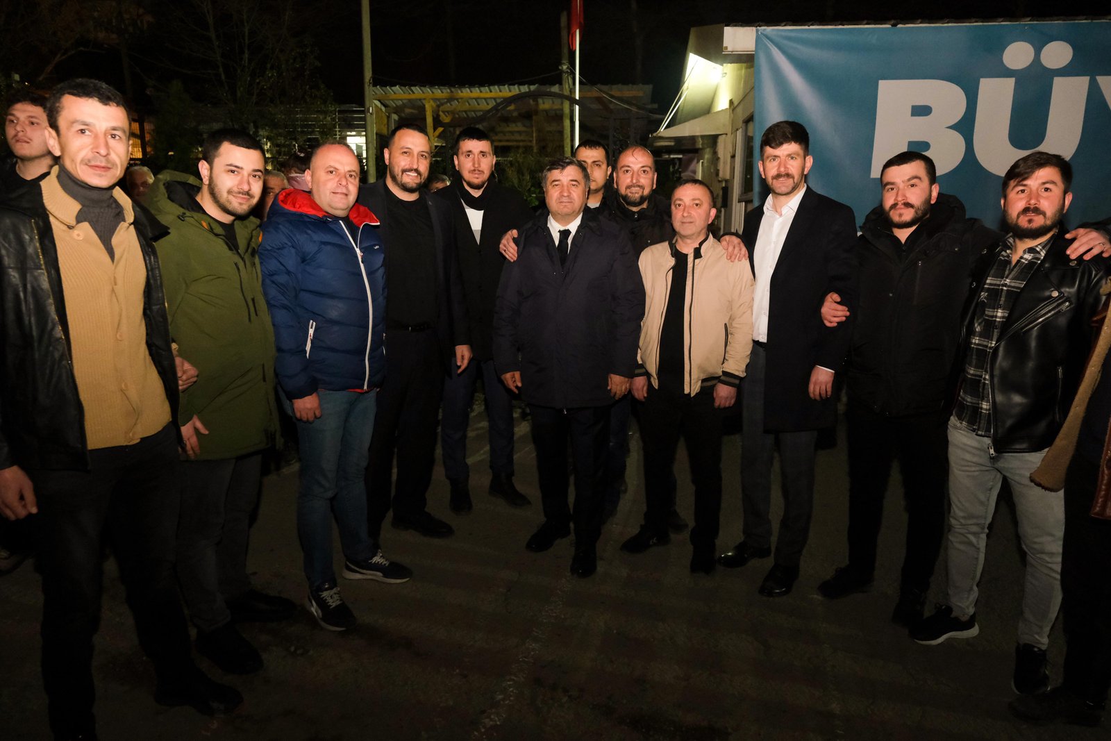 KUMYALI, BAŞKAN ŞENLİKOĞLU’NU BAĞRINA BASTI