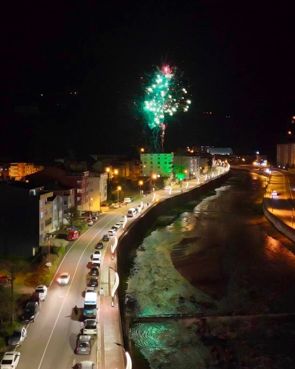 ÇITLAKKALE, SÖNMEZ CADDESİ DE ARTIK IŞIL IŞIL