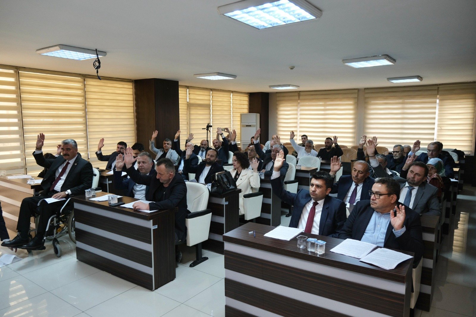 SU İNDİRİMİ BELEDİYE MECLİSİNDE GÖRÜŞÜLDÜ