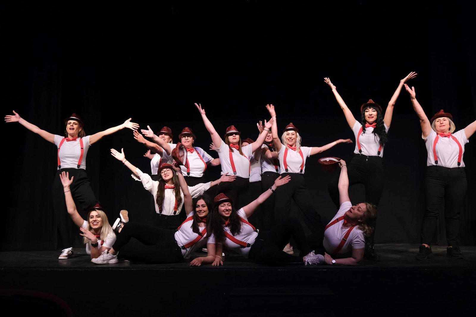 TİYATRO GÜNLERİ KAPALI GİŞE DEVAM EDİYOR