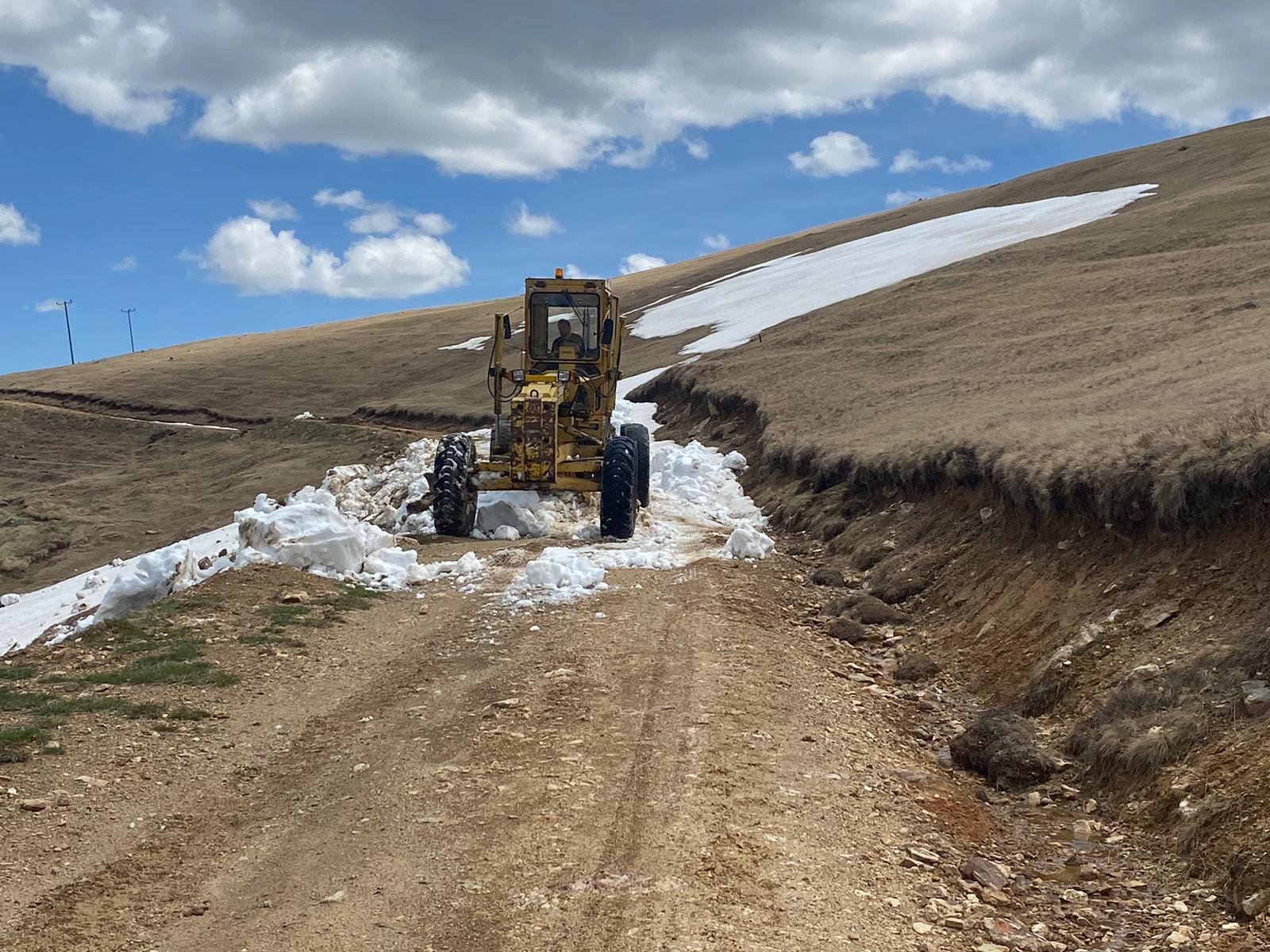 YAĞLIDERE’DE YAYLA YOLUNDA ÇALIŞMALAR BELEDİYE EKİPLERİ TARAFINDAN DEVAM EDİYOR