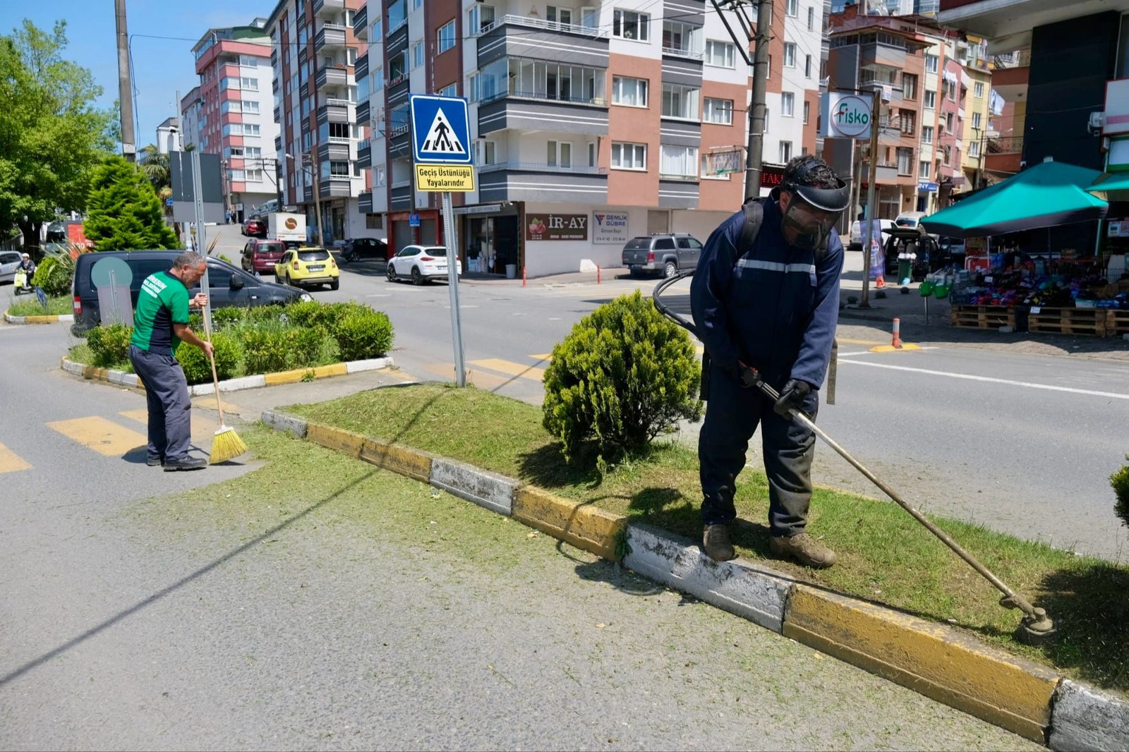 PARK VE YEŞİL ALANLARDA YAZ TEMİZLİĞİ