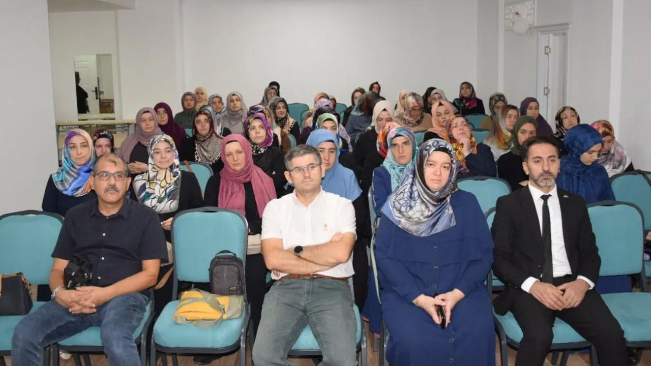 Giresun İl Müftülüğü, 4-6 Yaş Grubu Kur’an kurslarında görev alan Kur’an kursu öğreticilerine yönelik seminer düzenledi