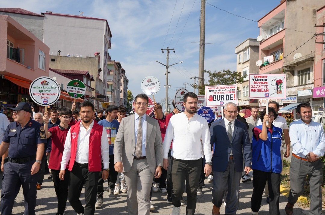 Piraziz Belediye Başkanı Mahmut Esat Ayyıldız, Gazze Katliamının 1. Yıldönümünde Düzenlenen Anma Yürüyüşüne Katıldı