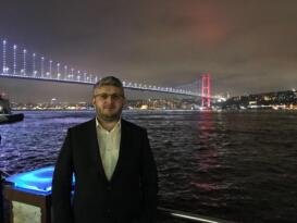 Sevdiklerinizle birlikte mutlu, huzurlu bir yıla başlangıç yapmanızı ve tüm yılınızı aynı güzellikte geçirmenizi dilerim