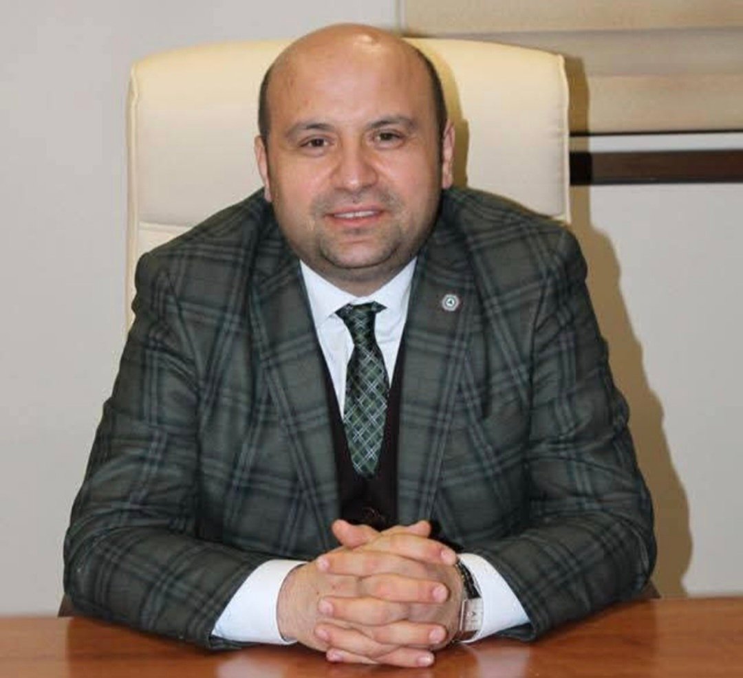 Sevdiklerinizle birlikte mutlu, huzurlu  bir yıla başlangıç yapmanızı ve tüm yılınızı aynı güzellikte geçirmenizi dilerim