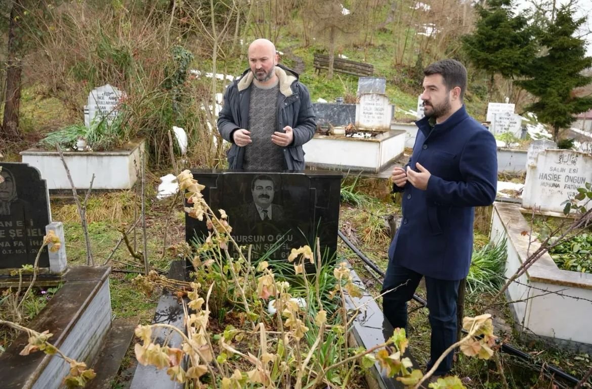 Piraziz Belediye Başkanı Mahmut Esat Ayyıldız, Merhum Başkan Hasan Şenel’i Mezarı Başında Andı