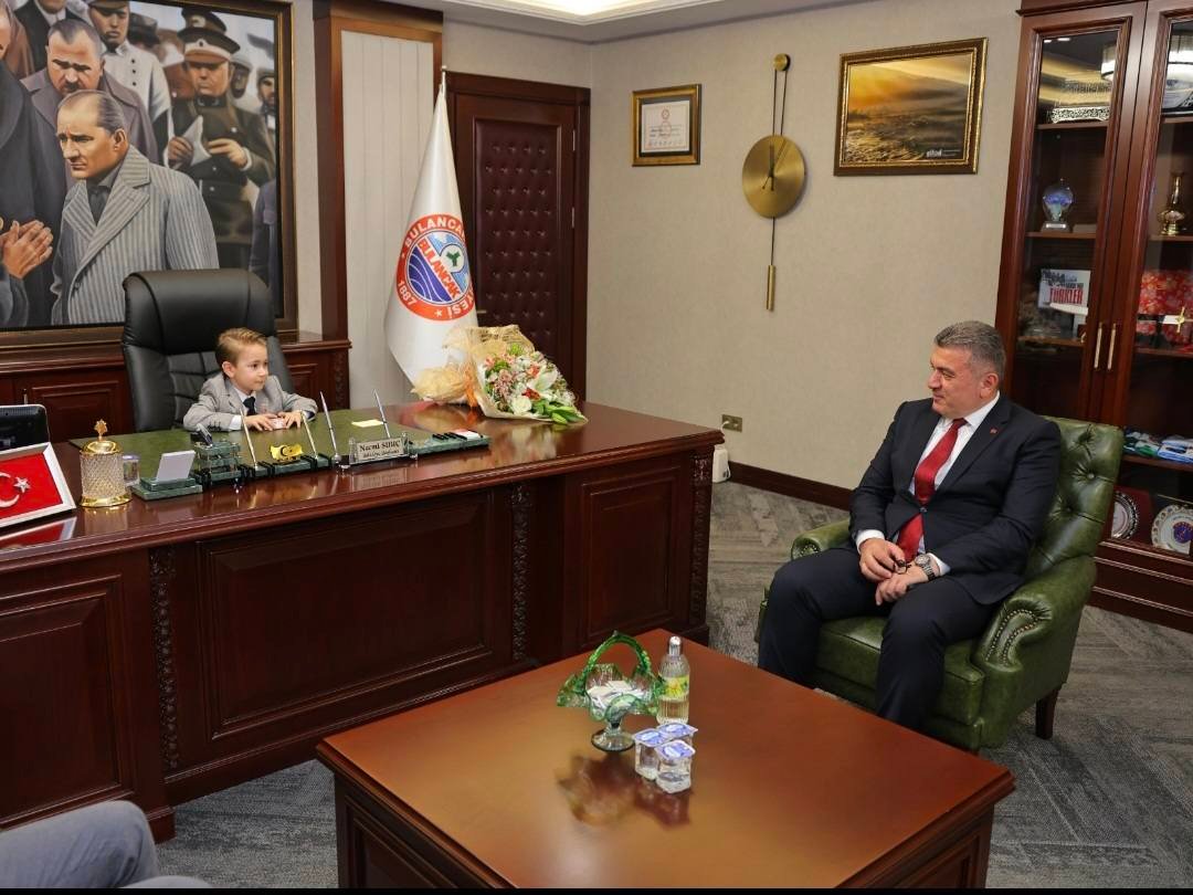 Necmi Sıbıç Koltuğu Devr Etti