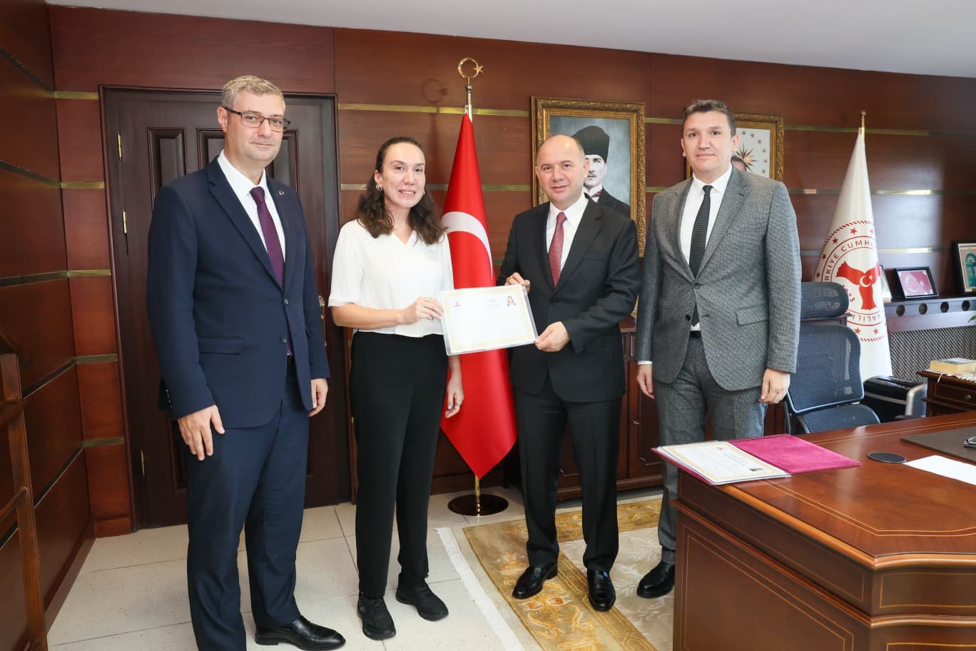 Halk Sağlığı Haftası’nda Başarılı Sağlık Çalışanları Ödüllendirildi