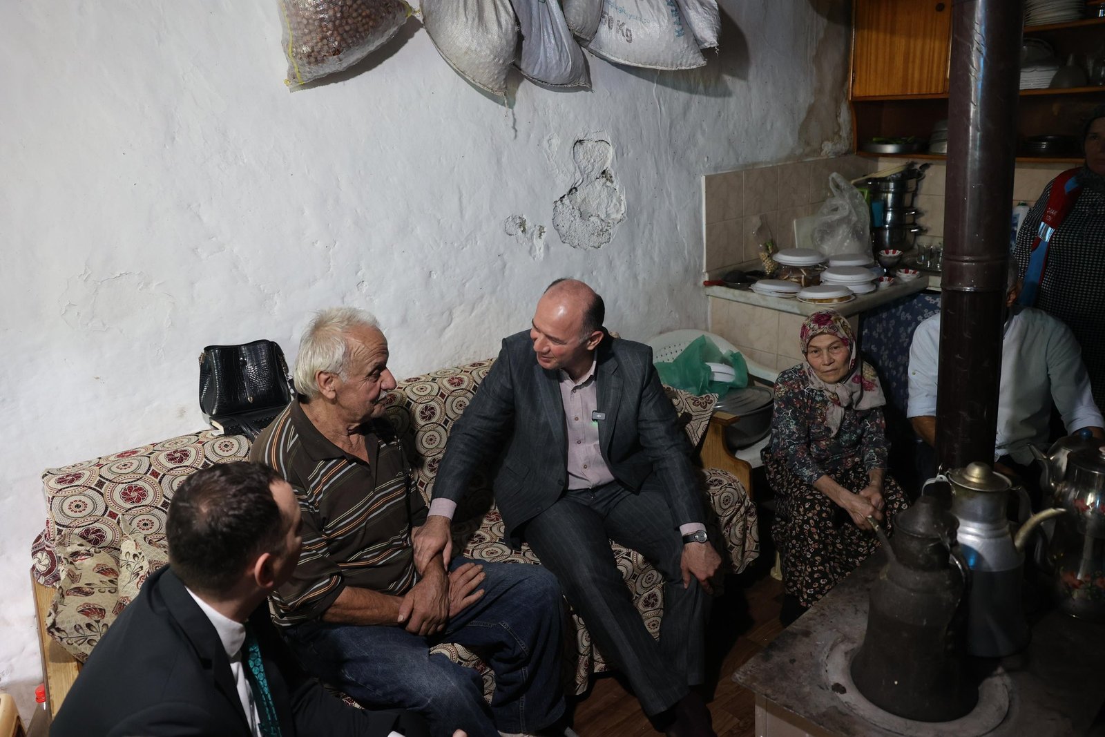 DEVLET ŞEHİT AİLESİNİN YANINDA!