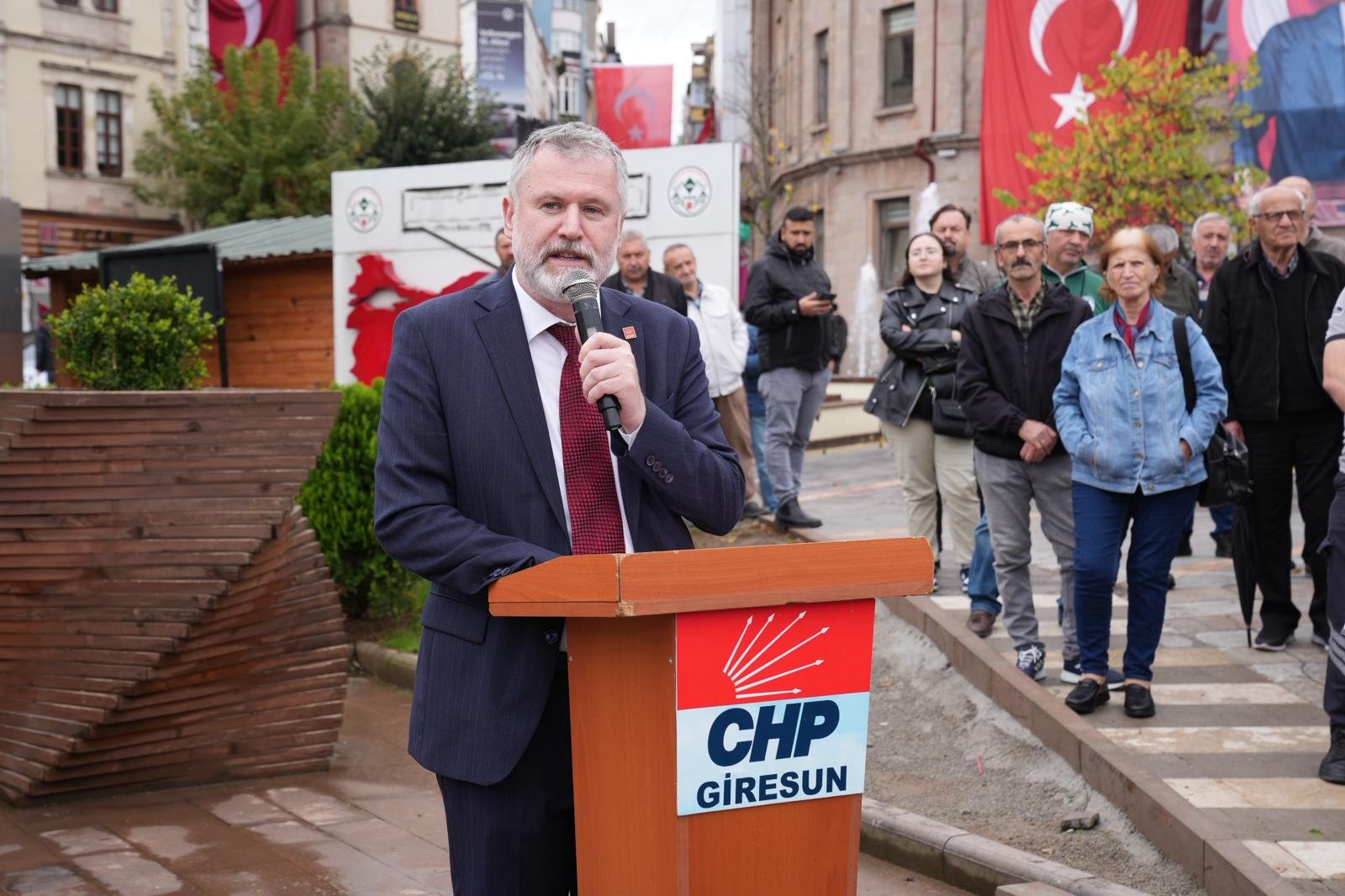 Şenyürek: “Karanlık ne kadar derinse, sabah o kadar yakındır!”